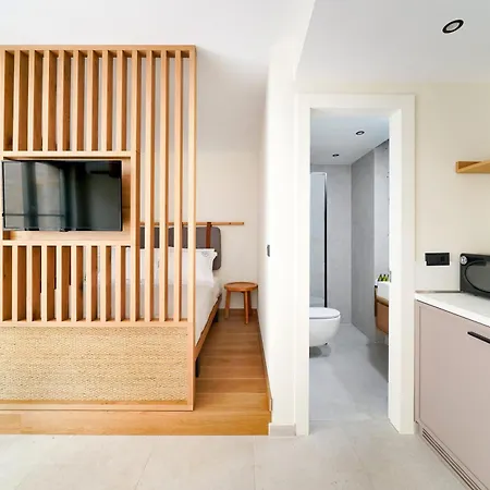 Azzure Luxury מלון *