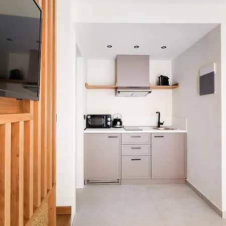 Azzure Luxury מלון *