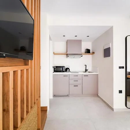 Azzure Luxury מלון *